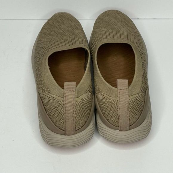 Baretraps Tan Slip On Sneaker Walking Shoes New - Picture 4 of 4
